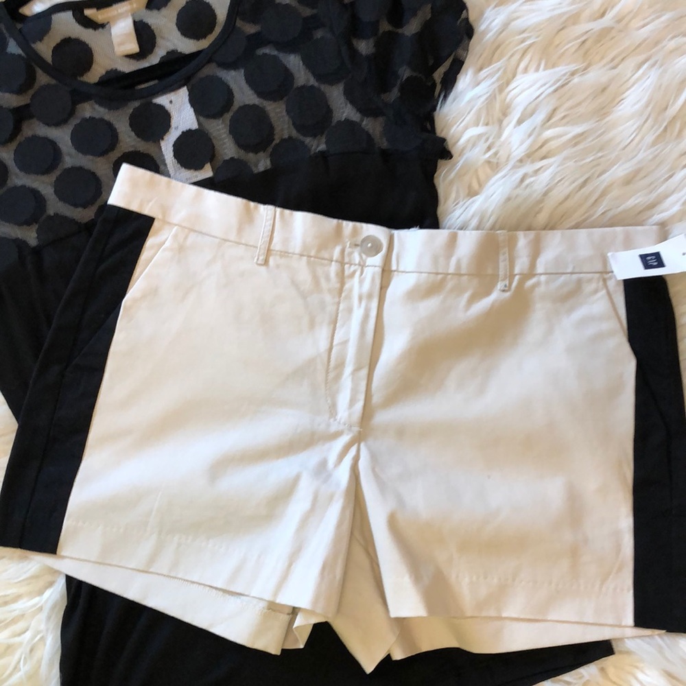 NWT Gap Khaki w/black strip Shorts 🩳 Sz 10